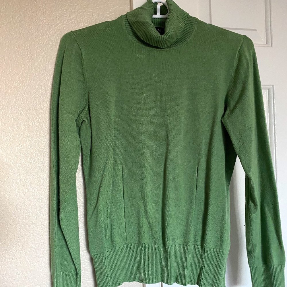 Tribal Green Med. Turtle Neck